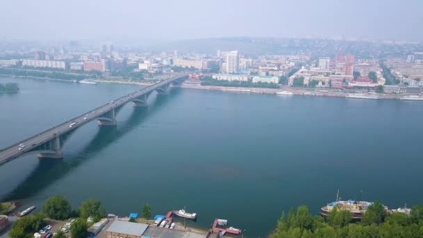 Vista Del Puente Comunal Sobre Río Yenisei Centro Ciudad Krasnoyarsk — Vídeos de Stock