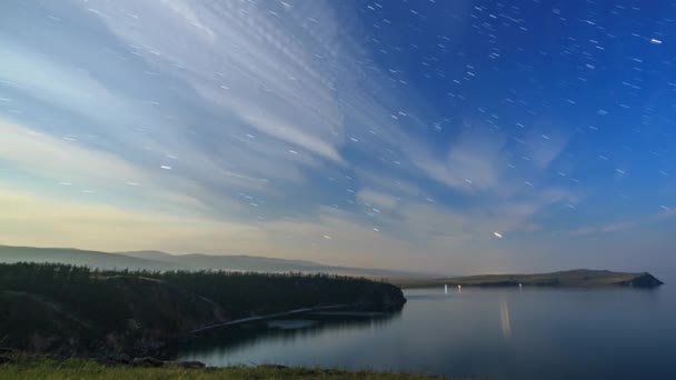 Rusia Lago Baikal Isla Olkhon Nubes Estrellas Una Noche Luna — Vídeo de stock