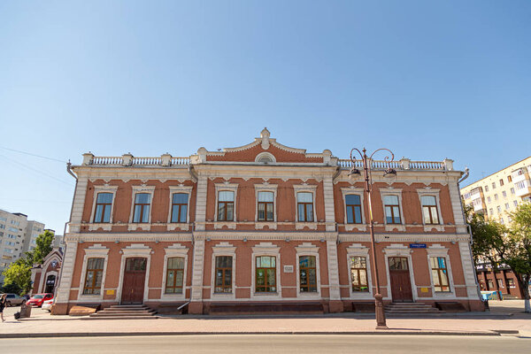 Россия, Тюмень - 15 июля 2018 года: ФГБОУ В Тюменском государственном медицинском университете, кафедра стоматологии Минздрава России. Бывшее здание госпиталя Красной Армии
