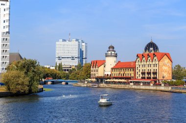 Rusya, Kaliningrad - 20 Eylül 2018: Set balık köyün Kaliningrad şehir merkezi parçası