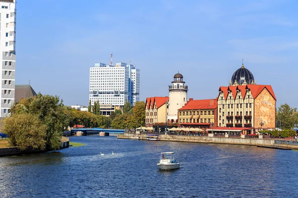 Russia Kaliningrad September 2018 Central Part City Kaliningrad Embankment Fish — Stock Photo, Image