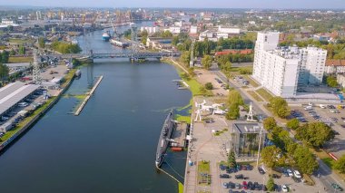 Rusya, Kaliningrad - 21 Eylül 2018: İskelede dünya okyanus Müzesi. Denizaltı B-413, deniz uçağı olacak-12, dron üzerinden  