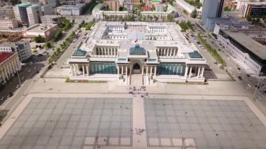 Moğolistan, Ulaanbaatar. Hükümet Sarayı, Chinggis Meydanı (Suhebator Meydanı). Video