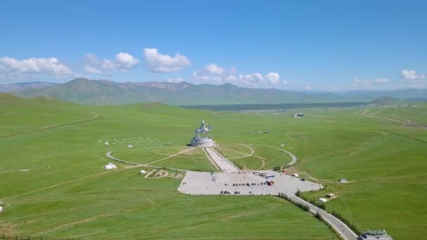 Mongolsko Ulaanbaatar Srpna 2018 Jezdecká Socha Čingischána Slunečného Počasí Mongolsko — Stock video