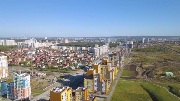 Nuevos Edificios Una Nueva Zona Ciudad Ekaterimburgo Construcción Casas Parques — Vídeo de stock