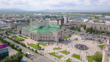 Rusya, Ulan-Ude - 3 Ağustos 2018: Buryat Devlet Akademik Opera ve Bale Tiyatrosu, adını SSCB Genel Sanatçısı 'ndan almıştır. Tsydynzhapov. Video kaydı. UltraHD (4K)