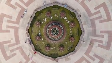 Rusya, Ulan-Ude - 3 Ağustos 2018: Theater Square adını Lhasaran Linhovoin 'dan almıştır. Video