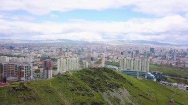 Ulaanbaatar, Moğolistan. Zaisan Tolgoi 'deki Sovyet askerlerinin anısına. Kızıl Ordu 'nun Moğol Halk Devrimi' ne verdiği desteğin onuruna. Video kaydı. UltraHD (4K)