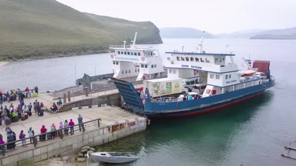 Rússia Olkhon Julho 2018 Atracação Ferry Semen Batagayev Lago Baikal — Vídeo de Stock