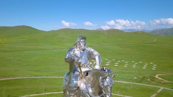 Mongolië Ulaanbaatar Augustus 2018 Paardensportstandbeeld Van Genghis Khan Bij Zonnig — Stockvideo