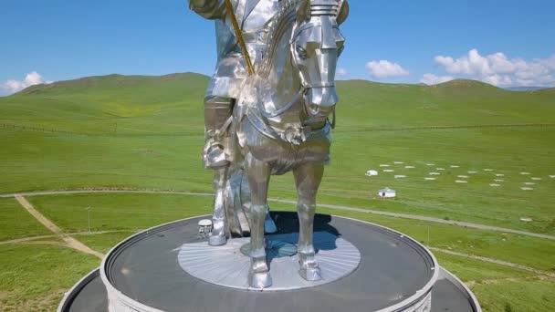 Estatua Ecuestre Genghis Khan Tiempo Soleado Mongolia Ulán Bator Vídeo — Vídeo de stock