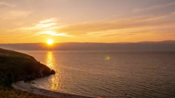 Puesta Sol Sobre Estrecho Del Pequeño Mar Lago Baikal Isla — Vídeo de stock