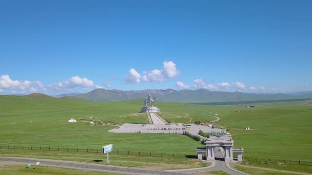 Reiterstandbild Des Dschingis Khan Bei Sonnigem Wetter Mongolei Ulaanbaatar Video — Stockvideo