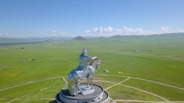 Estatua Ecuestre Genghis Khan Tiempo Soleado Mongolia Ulán Bator Vídeo — Vídeos de Stock