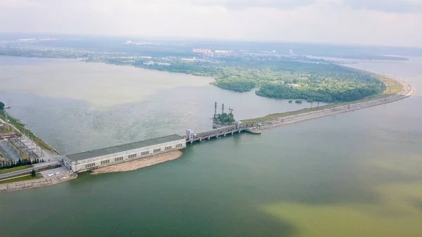 ノボシビルスク水力発電所は ノヴォシビルスク市のソ連地区 川の水力発電所です のむのすき オビ川にだけ水力発電所 — ストック写真