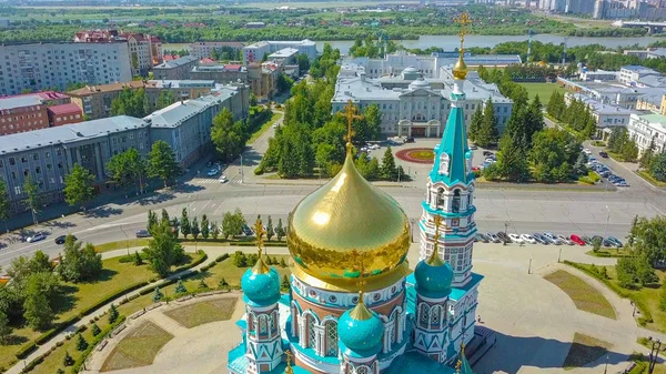 Pyhän Neitsyt Marian Katedraali Panoraamanäkymät Kaupunkiin Omsk Venäjä Alkaen Dron — kuvapankkivalokuva