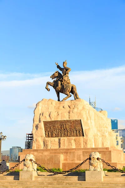 乌兰巴托 Sukhbaatar 纪念碑 这座纪念碑于1946年7月8日人民革命25周年之际开放 在日落 — 图库照片
