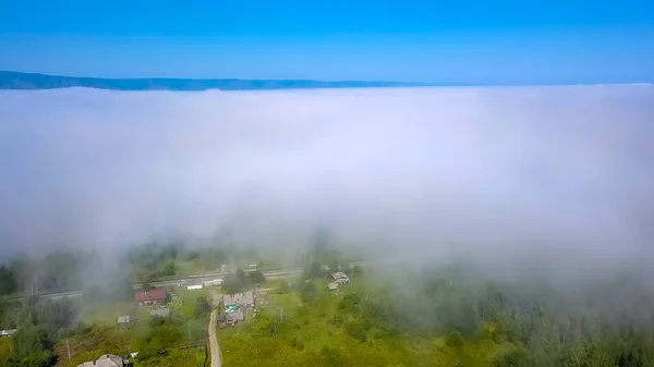 Πετώντας Πάνω Από Σύννεφα Ακτή Της Λίμνης Baikal Ρωσία Από — Φωτογραφία Αρχείου