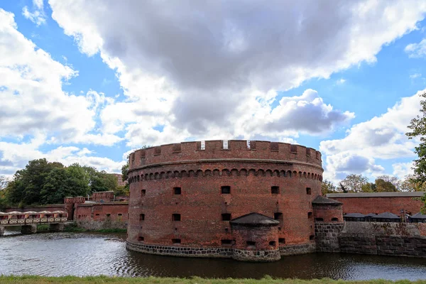 Rusia, Kaliningrado. Torre de la fortaleza que data de mediados del diecinueve — Foto de Stock