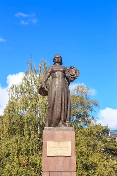 ロシア、カリーニング ラード - 2018 年 9 月 25 日: 記念碑"の母 R — ストック写真