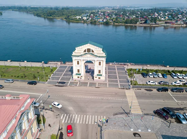 Russia, Irkutsk. Moscow Gate. Landmark on the embankment of the — Stock Photo, Image