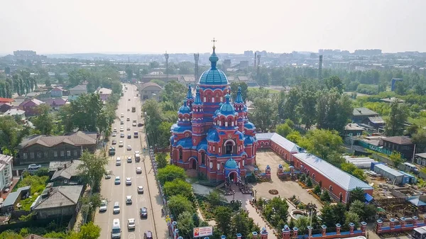 Russland, irkutsk. die Kirche der Ikone der Gottesmutter Kasans in der handwerklichen Sloboda. orthodoxe Kirche, protestantische Kirche, von dron — Stockfoto