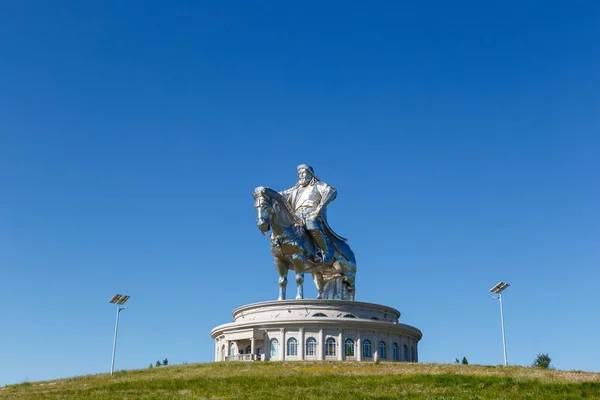 Mongolia, Ulán Bator - 08 de agosto de 2018: Estatua ecuestre de Ge — Foto de Stock