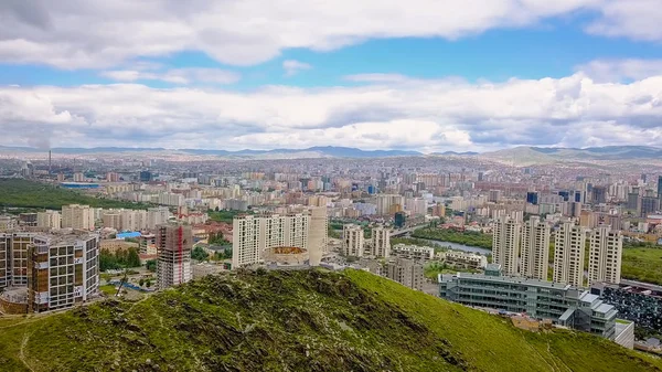 Ulaanbaatar, Mongólia. Memorial aos soldados soviéticos em Zaisan Tolgoi. complexo em honra do apoio do Exército Vermelho à Revolução do Povo Mongol, de Drone — Fotografia de Stock