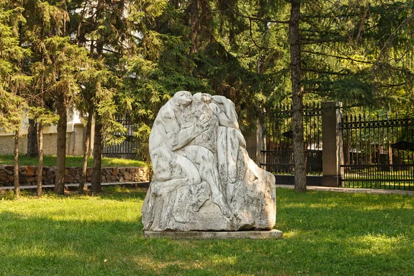 Rusia, Novosibirsk - 19 de julio de 2018: Escultura "Rulit all love " — Foto de Stock