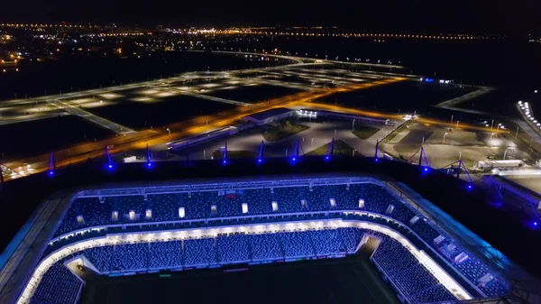 Rusia, Kaliningrado - 20 de septiembre de 2018: Estadio aéreo nocturno Kaliningrado - estadio de fútbol en Kaliningrado, construido en 2018 para los partidos de la Copa Mundial de Fútbol 2018, From Drone —  Fotos de Stock