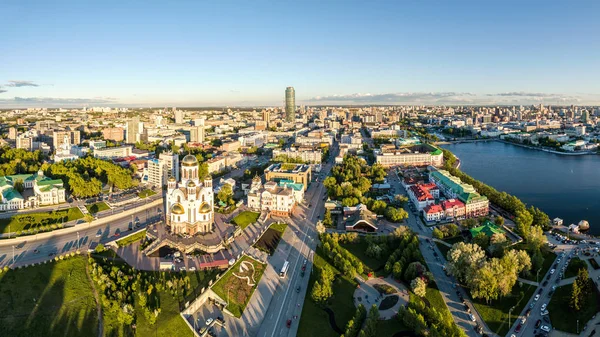 Panorama at sunset. The center of the city of Ekaterinburg. Russ — Stock Photo, Image