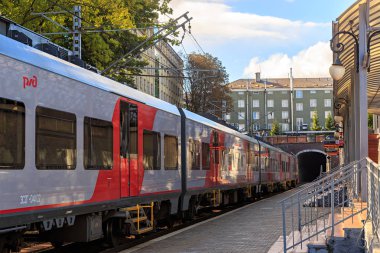 Rusya, Kaliningrad - 24 Eylül 2018: Elektrikli tren 
