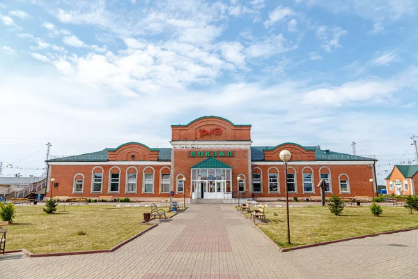 Rusia, Mariinsk - 21 de julio de 2018: Estación ferroviaria del Trans-S — Foto de Stock