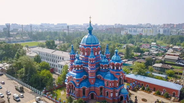 Russland, irkutsk. die Kirche der Ikone der Gottesmutter Kasans in der handwerklichen Sloboda. orthodoxe Kirche, protestantische Kirche, von dron — Stockfoto
