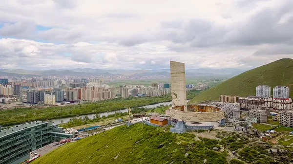 Ulaanbaatar, Mongólia. Memorial aos soldados soviéticos em Zaisan Tolgoi. complexo em honra do apoio do Exército Vermelho à Revolução do Povo Mongol, de Drone — Fotografia de Stock