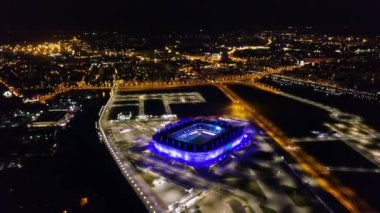 Rusya, Kaliningrad-20 Eylül, 2018: Kaliningrad 'da havadan gece görünümü Stadyumu. Kaliningrad futbol stadyumu, 2018 FIFA Dünya Kupası maçları için 2018 yılında inşa edilmiştir. Video. UltraHD (4k)