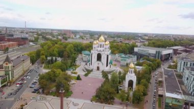 Rusya, Kaliningrad-22 Eylül, 2018: Zafer Meydanı ve Kurtarıcı Mesih Kilisesi. Video. UltraHD (4k)