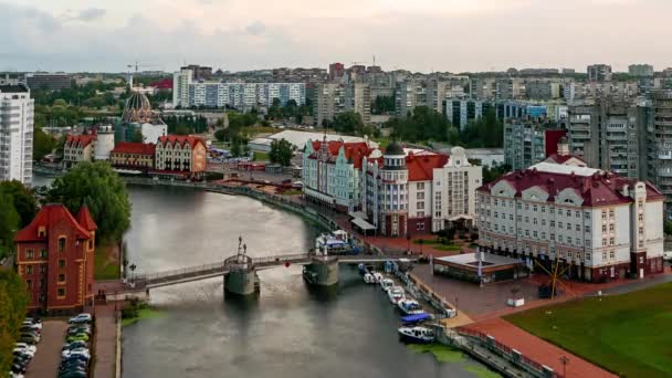 Mraky Rychle Pohybují Obloze Jubilee Bridge Rybí Vesnice Kanály Řeky — Stock video