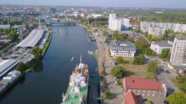 Rusya, Kaliningrad - 21 Eylül 2018: Bilimsel araştırma gemisi Kosmonavt Viktor Patsayev, gemi Vityaz. Gemi iskelede Dünya Okyanusu Müzesi sergiler. Video. Ultrahd (4k))