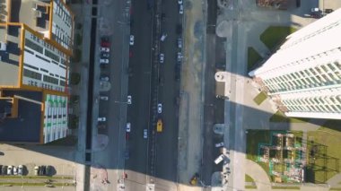 Yekaterinburg şehir yeni bir alanda yeni binalar. İnşaat yolları. Rusya. Video