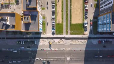 Yekaterinburg şehir yeni bir alanda yeni binalar. İnşaat yolları. Rusya. Video