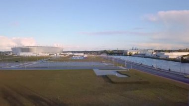 Rusya, Kaliningrad-24 Eylül, 2018: gün batımında havadan görünüm. Stadium Kaliningrad-Kaliningrad futbol stadyumu, 2018 FIFA Dünya Kupası maçları için 2018 yılında inşa edilmiştir. Video