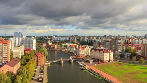 低云在天空中快速移动 银禧大桥 普雷戈利亚河的通道 俄罗斯 — 图库视频影像