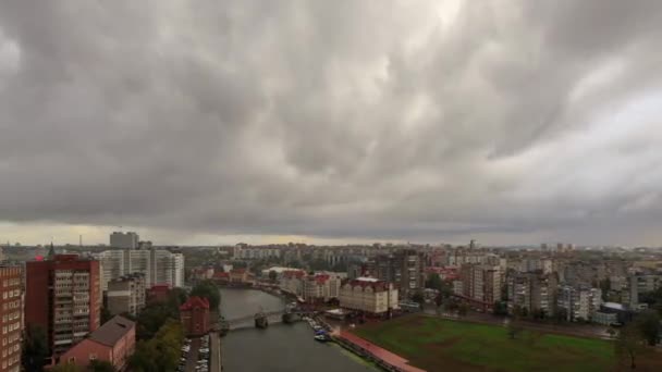 Şehirde Yağmur Yağıyor Kaliningrad Rusya Şehir Merkezi Parçası Zaman Atlamalı — Stok video