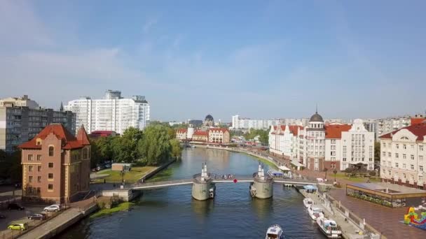 Rusland Kaliningrad September 2018 Uitzicht Fish Village Met Jubilee Bridge — Stockvideo