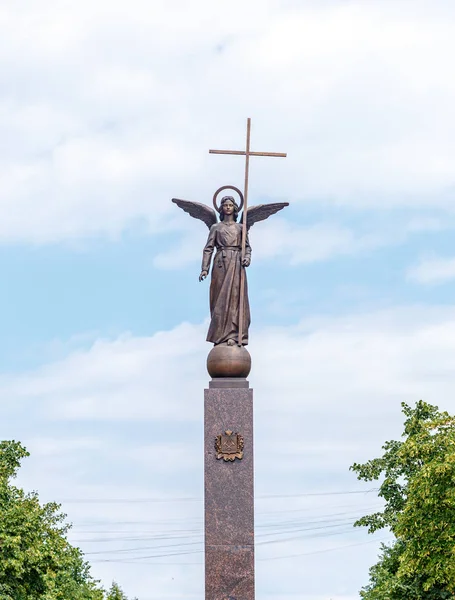 Russia, Kemerovo - 21 de julio de 2018: Sovetsky Avenue. Monumento - Gu — Foto de Stock