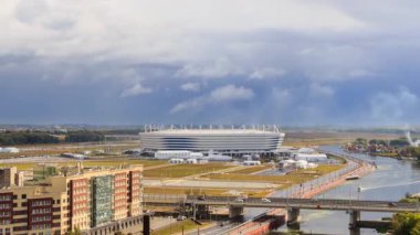 Rusya, Kaliningrad-24 Eylül, 2018: yağmurlu hava. Stadium Kaliningrad-Kaliningrad futbol stadyumu, 2018 FIFA Dünya Kupası maçları için 2018 yılında inşa edilmiştir. Video