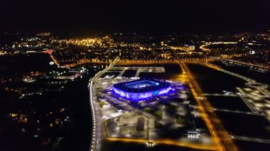 Rusya, Kaliningrad-20 Eylül, 2018: Kaliningrad 'da havadan gece görünümü Stadyumu. Kaliningrad futbol stadyumu, 2018 FIFA Dünya Kupası maçları için 2018 yılında inşa edilmiştir. Video. UltraHD (4k)