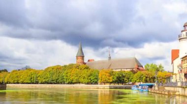 Kant adasında Kaliningrad Katedrali. Koca. Kaliningrad, Rusya Federasyonu. Zaman atlamalı. Video. UltraHD (4k)