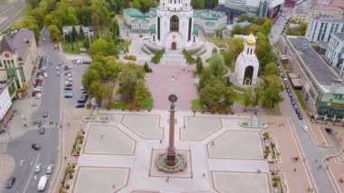 Rusya, Kaliningrad-22 Eylül, 2018: Zafer Meydanı ve Kurtarıcı Mesih Kilisesi. Video. UltraHD (4k)